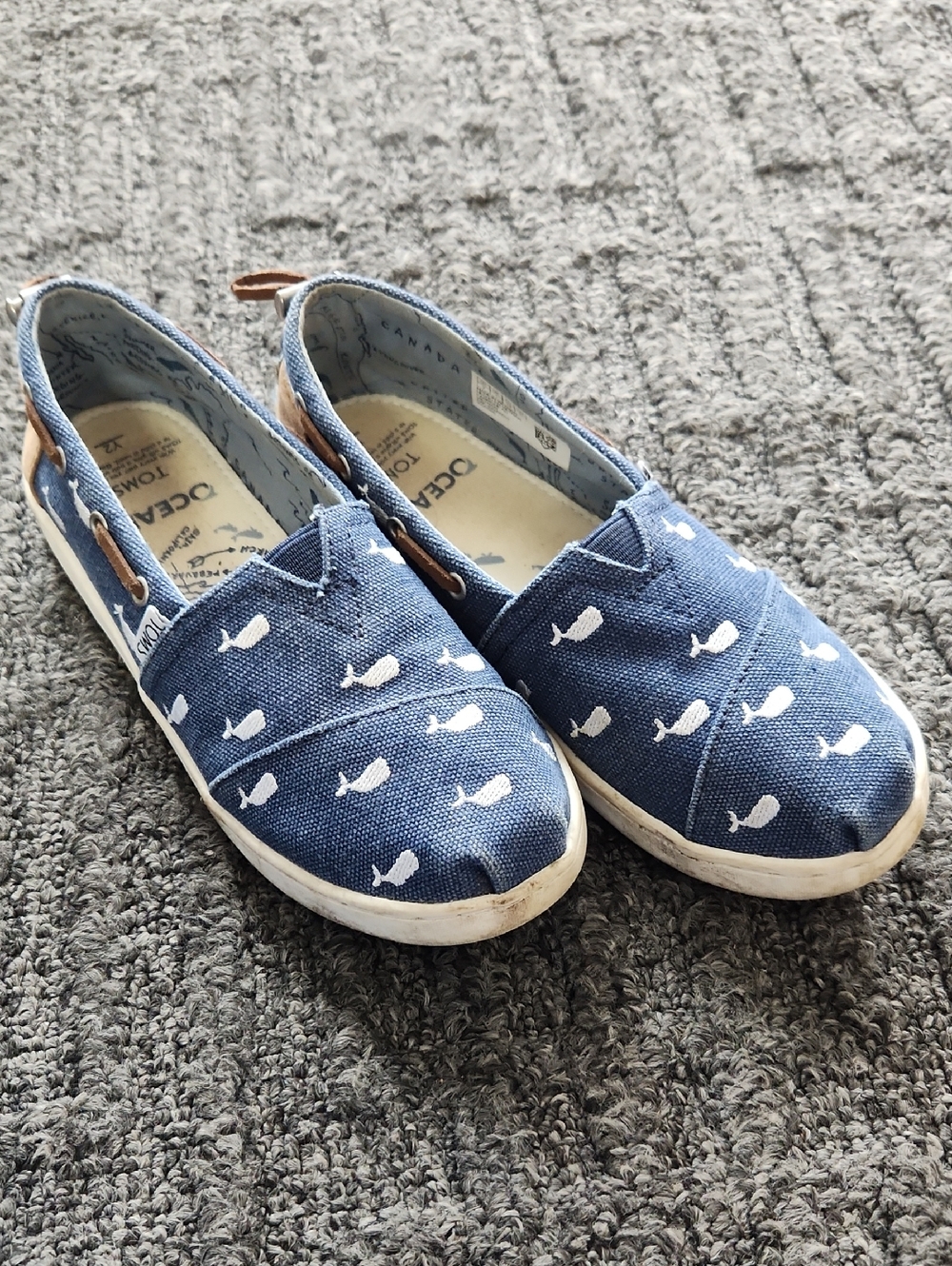 Toms Kids Navy Blue Canvas Oceana Slip-Ons with Embroidered White Whales